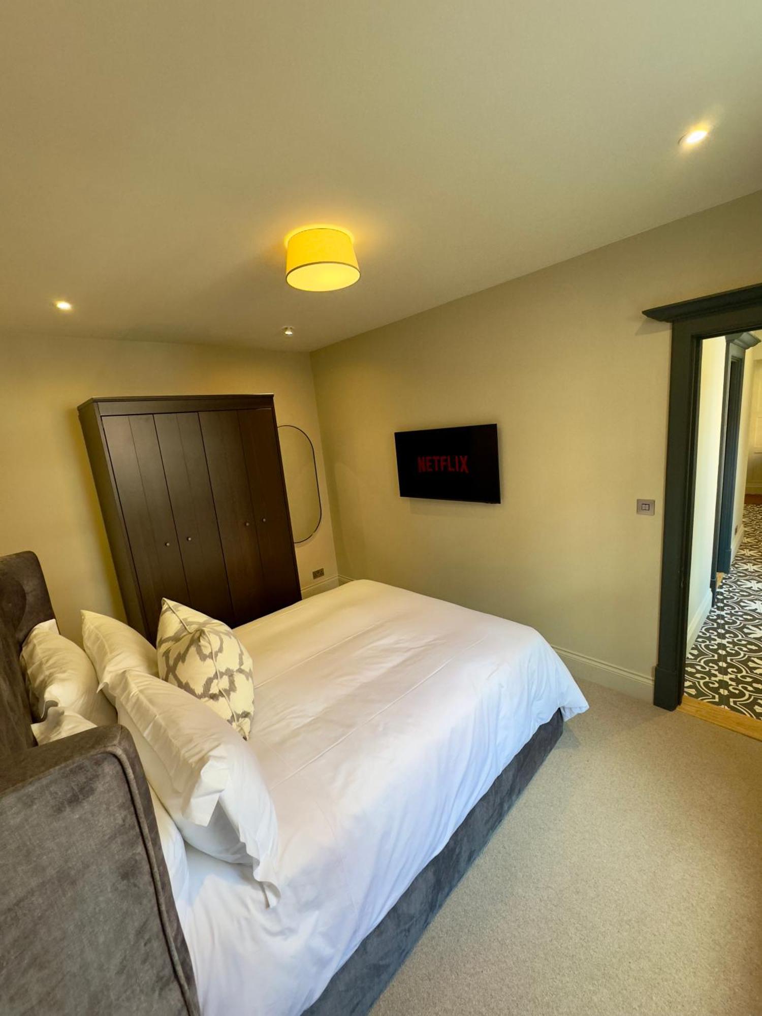 Macbeths Corner High End Luxury Apartment In Centre With Parking Stratford-upon-Avon Exteriör bild