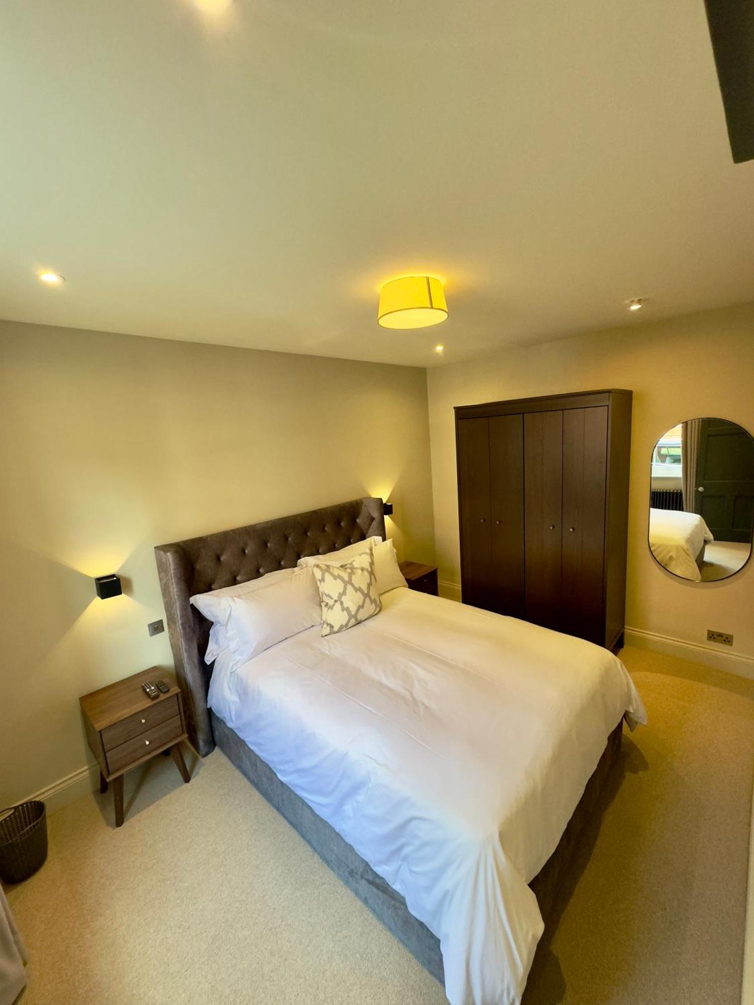 Macbeths Corner High End Luxury Apartment In Centre With Parking Stratford-upon-Avon Exteriör bild
