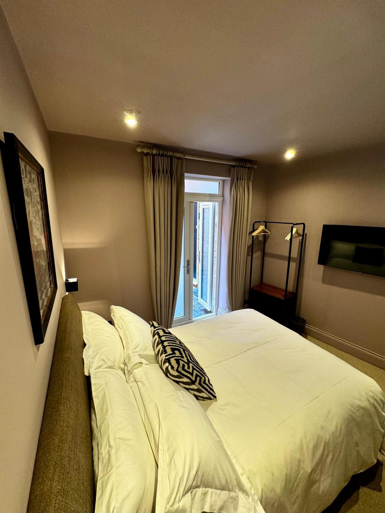Macbeths Corner High End Luxury Apartment In Centre With Parking Stratford-upon-Avon Exteriör bild